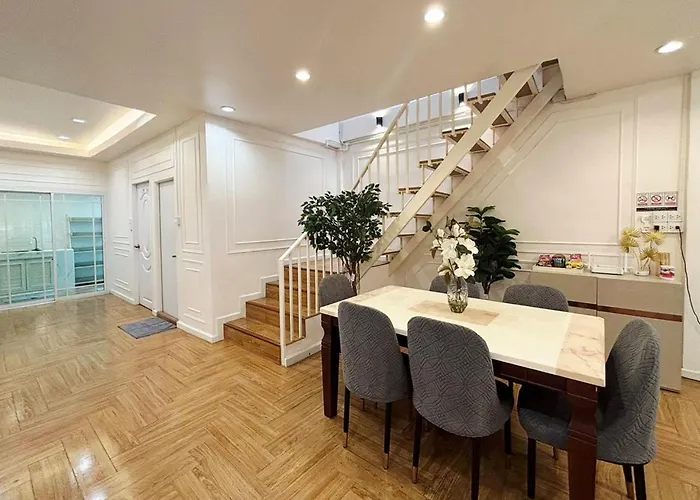 Cozy 4br Private In Sukhumvit Near Bts Udomsuk Бангкок
