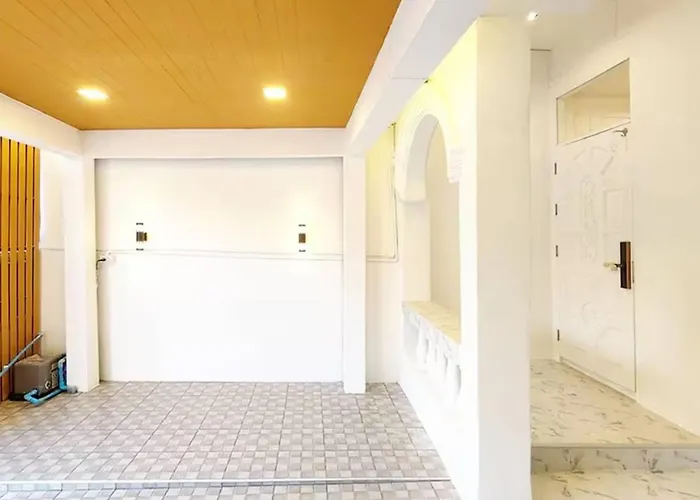 Cozy 4br Private In Sukhumvit Near Bts Udomsuk Бангкок