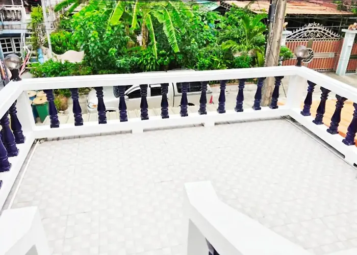 Апартаменты Cozy 4br Private In Sukhumvit Near Bts Udomsuk